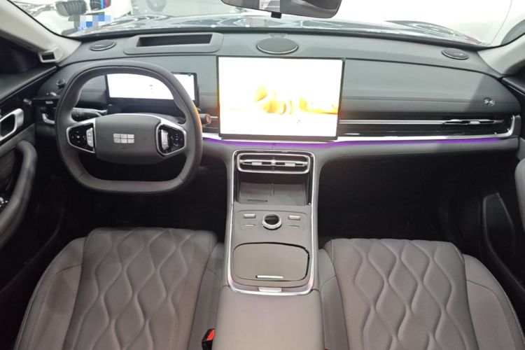 Used Geely Galaxy A7 2025 Model EM-i 150km Starship Edition Center Console