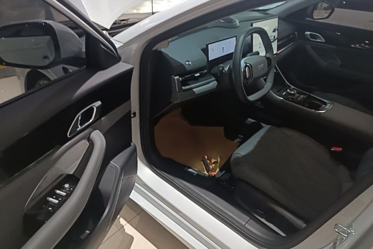 Used Geely Galaxy A7 2025 Model EM-i 150km Starship Edition Driver Seat