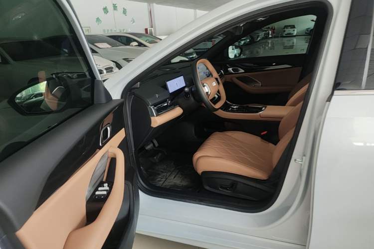 Used Geely Galaxy A7 2025 Model EM-i 150km Exploration+ Edition Driver Seat