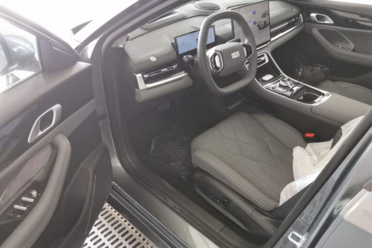 Used Geely Galaxy A7 2025 Model EM-i 150km Exploration+ Edition Driver Seat