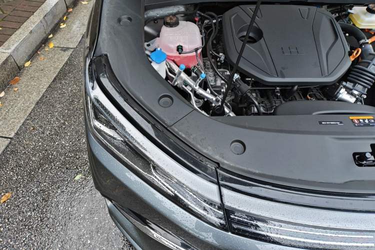 Used Geely Galaxy A7 2025 Model EM-i 70km Launch Edition Engine Bay Right