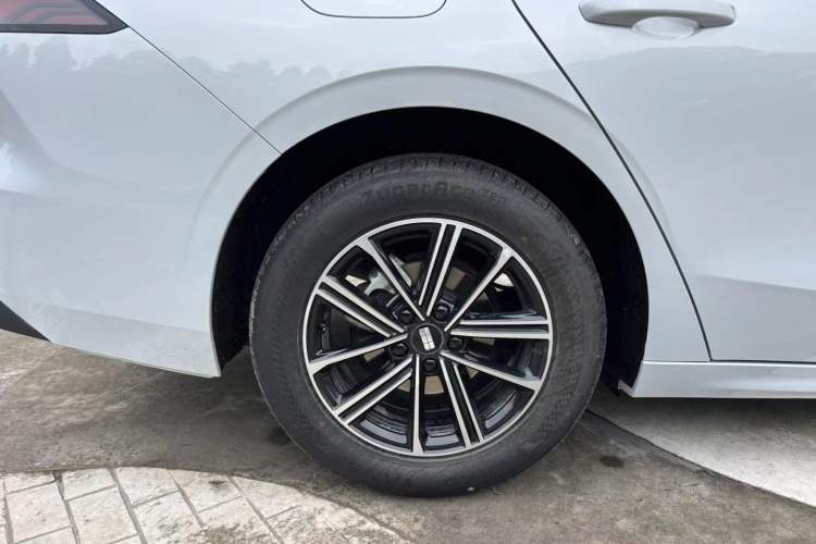 Used Geely Galaxy A7 2025 Model EM-i 70km Luxury Edition Exterior 10