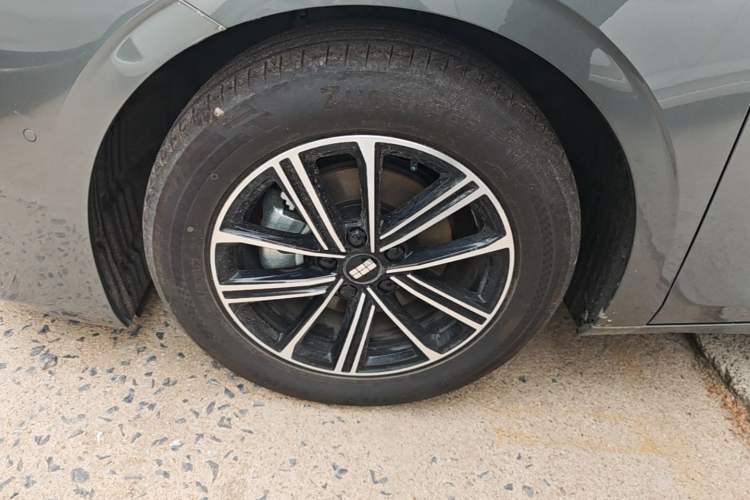 Used Geely Galaxy A7 2025 Model EM-i 70km Launch Edition Exterior 4