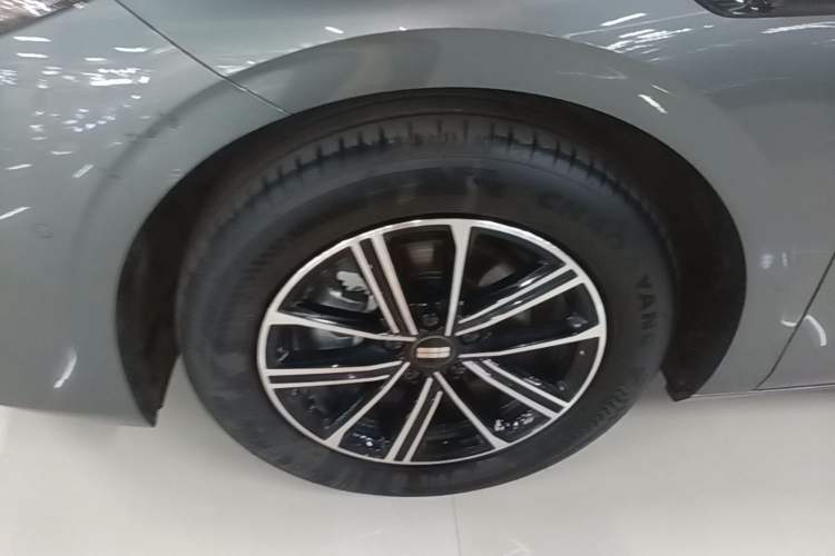 Used Geely Galaxy A7 2025 Model EM-i 70km Launch Edition Exterior 4