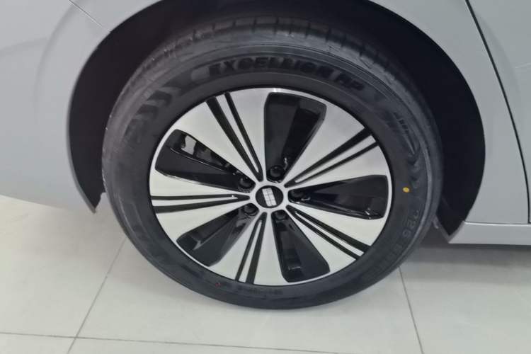 Used Geely Galaxy A7 2025 Model EM-i 150km Exploration+ Edition Exterior 5