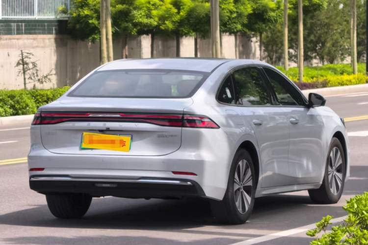 Used Geely Galaxy A7 2025 Model EM-i 150km Prestige Edition Exterior 6