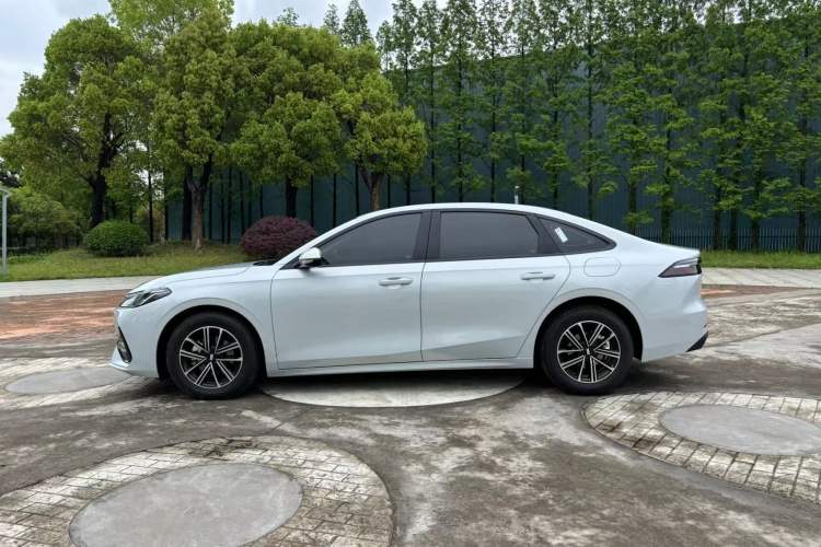 Used Geely Galaxy A7 2025 Model EM-i 70km Luxury Edition Exterior 6