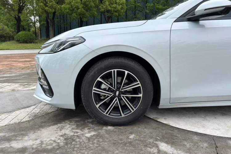 Used Geely Galaxy A7 2025 Model EM-i 70km Luxury Edition Exterior 7