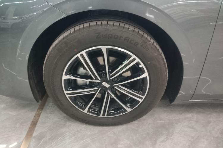 Used Geely Galaxy A7 2025 Model EM-i 70km Luxury Edition Exterior 7
