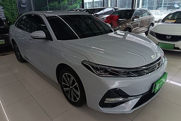 Used Geely Galaxy A7 2025 Model EM-i 70km Luxury Edition Front Right 45 Deg