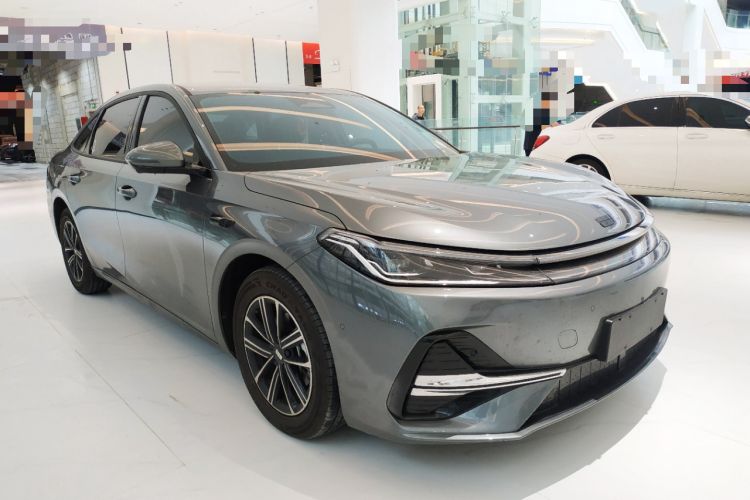 Used Geely Galaxy A7 2025 Model EM-i 70km Launch Edition Front Right 45 Deg
