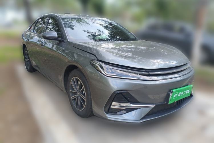 Used Geely Galaxy A7 2025 Model EM-i 70km Luxury Edition Front Right 45 Deg