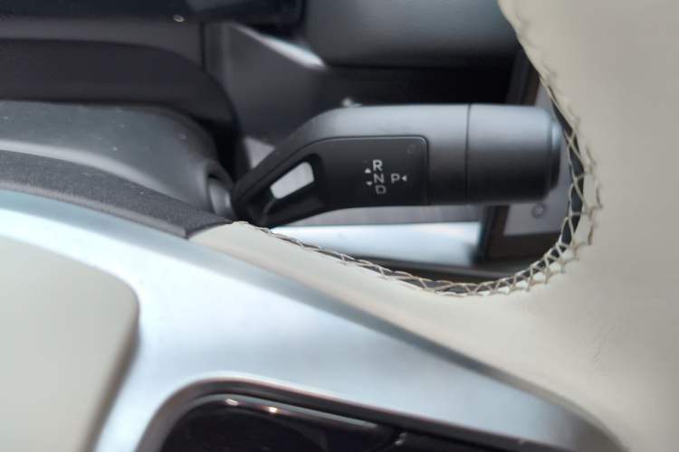 Used Geely Galaxy A7 2025 Model EM-i 150km Starship Edition Gear Lever