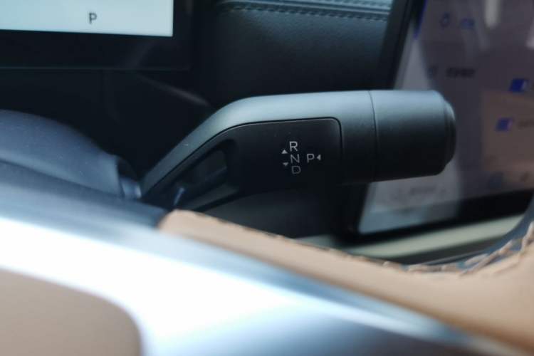 Used Geely Galaxy A7 2025 Model EM-i 150km Prestige Edition Gear Lever
