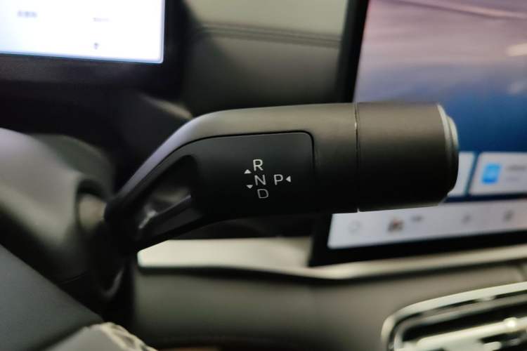 Used Geely Galaxy A7 2025 Model EM-i 150km Exploration+ Edition Gear Lever