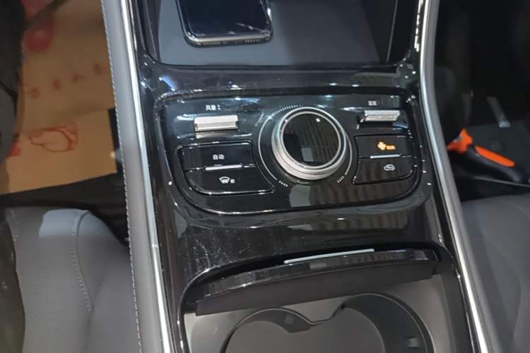 Used Geely Galaxy A7 2025 Model EM-i 150km Starship Edition Gear Lever