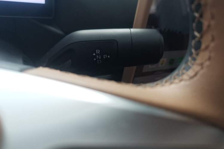 Used Geely Galaxy A7 2025 Model EM-i 70km Exploration Edition Gear Lever