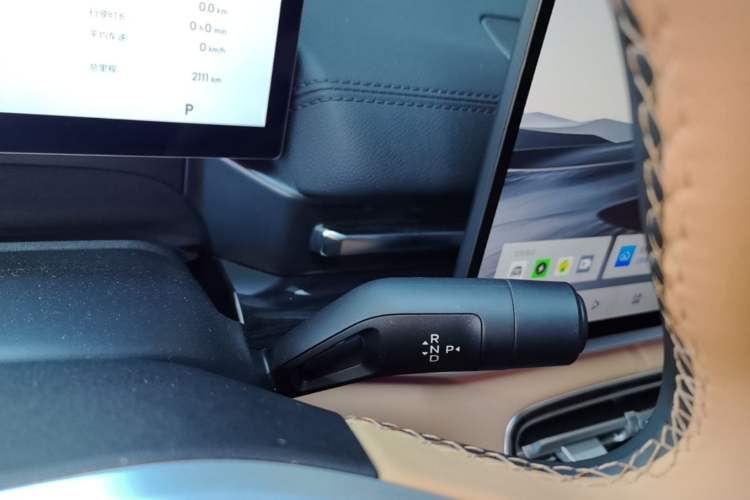 Used Geely Galaxy A7 2025 Model EM-i 150km Starship Edition Gear Lever