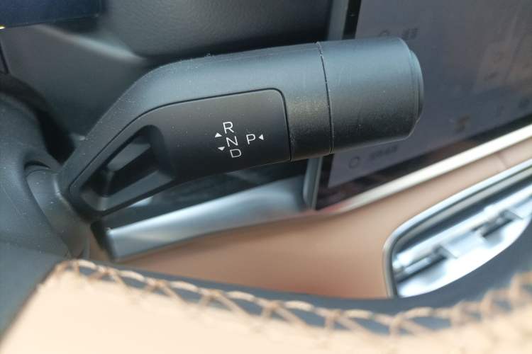 Used Geely Galaxy A7 2025 Model EM-i 150km Starship Edition Gear Lever