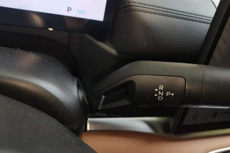 Used Geely Galaxy A7 2025 Model EM-i 150km Starship Edition Gear Lever