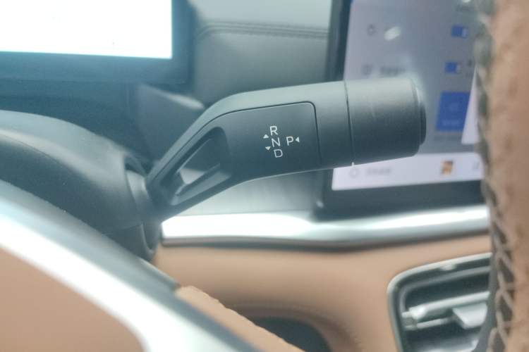 Used Geely Galaxy A7 2025 Model EM-i 70km Luxury Edition Gear Lever