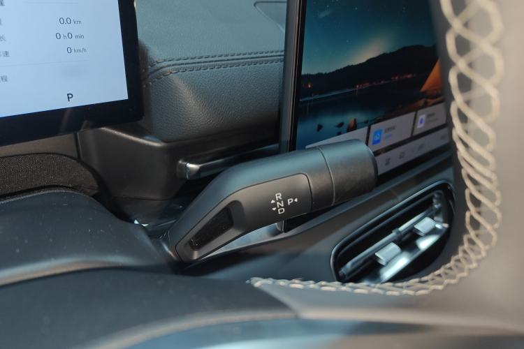 Used Geely Galaxy A7 2025 Model EM-i 150km Starship Edition Gear Lever