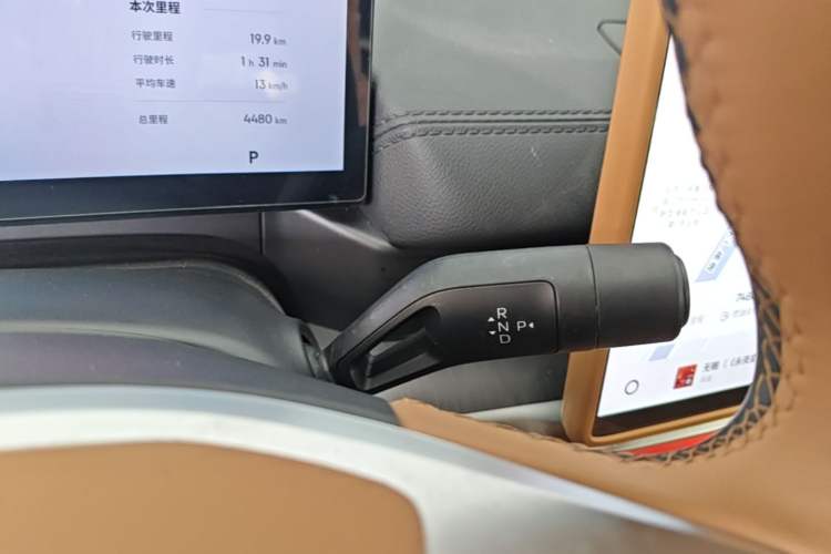 Used Geely Galaxy A7 2025 Model EM-i 150km Long-Distance Edition Gear Lever
