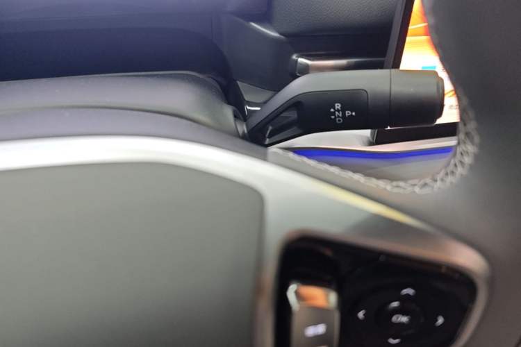 Used Geely Galaxy A7 2025 Model EM-i 150km Starship Edition Gear Lever