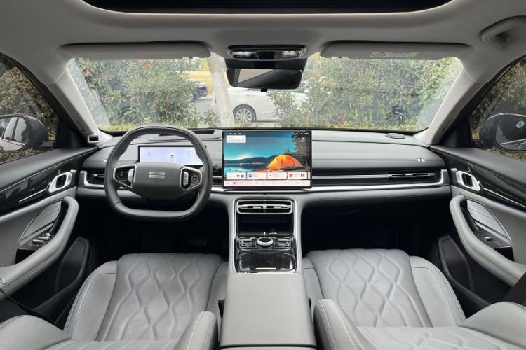 Used Geely Galaxy A7 2025 Model EM-i 150km Starship Edition Interior 1