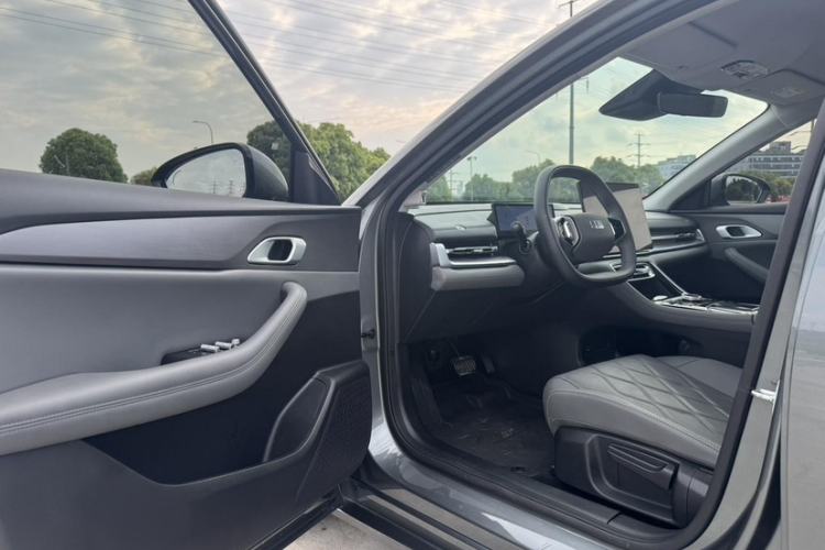 Used Geely Galaxy A7 2025 Model EM-i 70km Launch Edition Interior 12