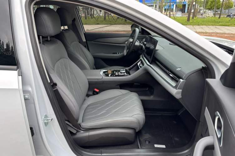 Used Geely Galaxy A7 2025 Model EM-i 70km Luxury Edition Interior 3