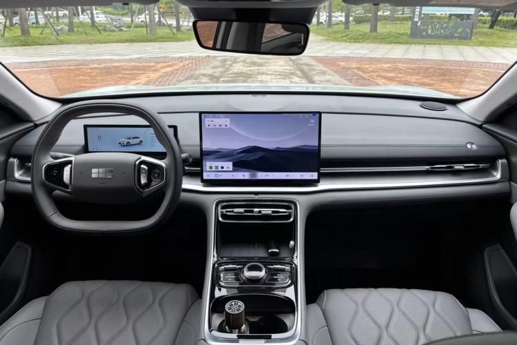 Used Geely Galaxy A7 2025 Model EM-i 70km Luxury Edition Interior 4