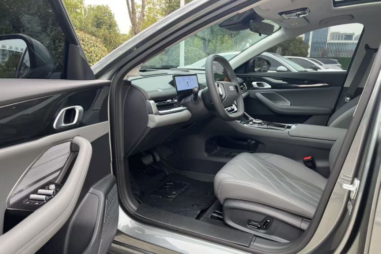 Used Geely Galaxy A7 2025 Model EM-i 150km Starship Edition Interior 4