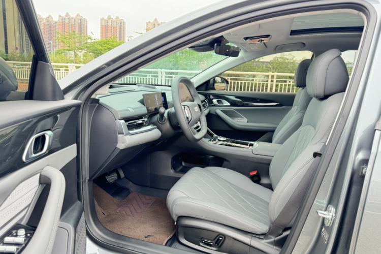 Used Geely Galaxy A7 2025 Model EM-i 150km Starship Edition Interior 5