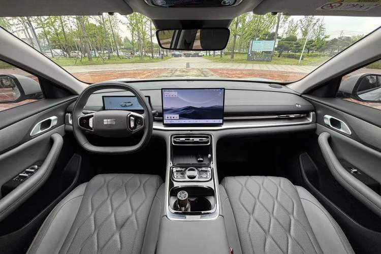 Used Geely Galaxy A7 2025 Model EM-i 70km Luxury Edition Interior 6