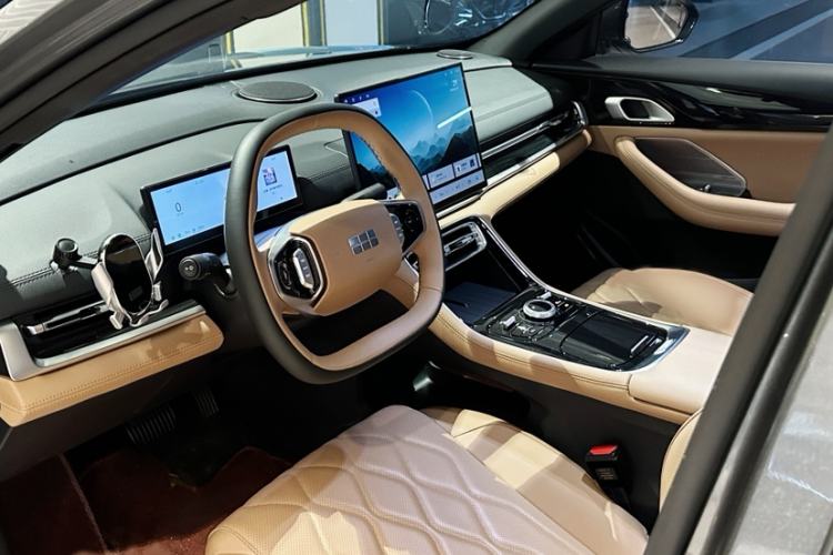 Used Geely Galaxy A7 2025 Model EM-i 70km Exploration Edition Interior 6
