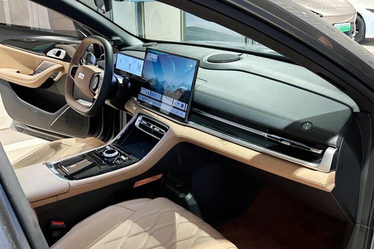 Used Geely Galaxy A7 2025 Model EM-i 70km Exploration Edition Interior 7
