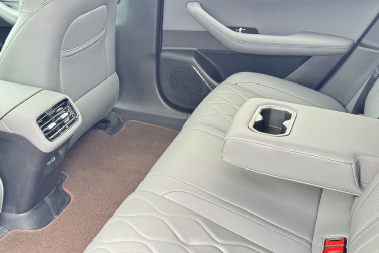 Used Geely Galaxy A7 2025 Model EM-i 150km Starship Edition Interior 8