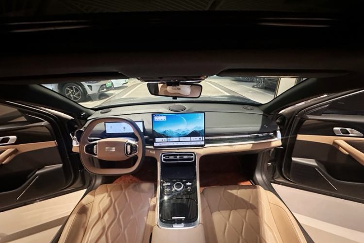 Used Geely Galaxy A7 2025 Model EM-i 70km Exploration Edition Interior 8