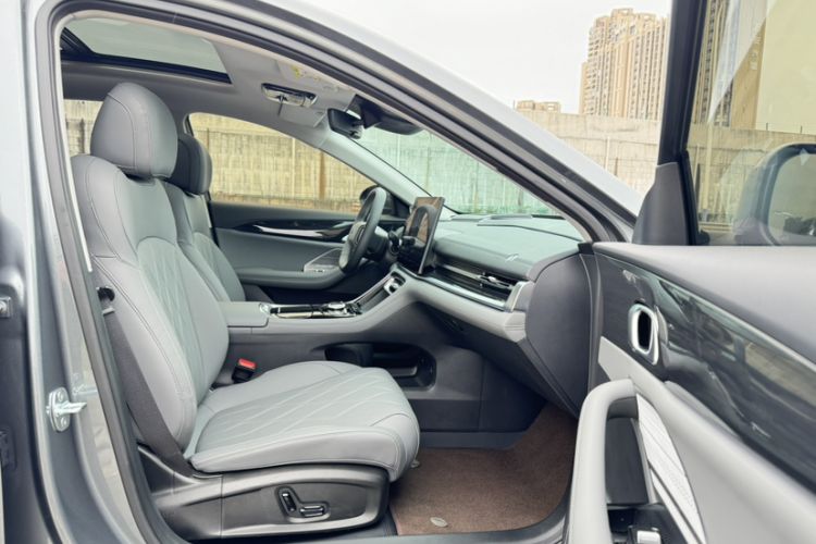 Used Geely Galaxy A7 2025 Model EM-i 150km Starship Edition Interior 9