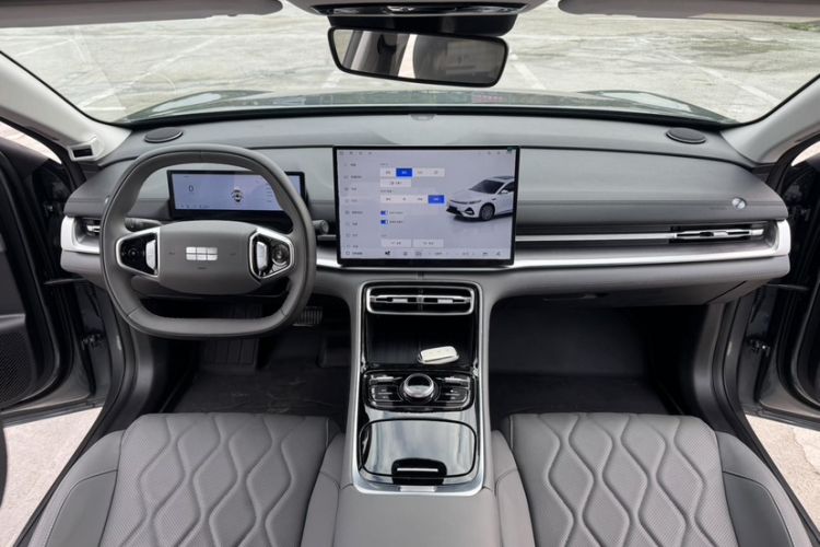 Used Geely Galaxy A7 2025 Model EM-i 70km Launch Edition Interior 9