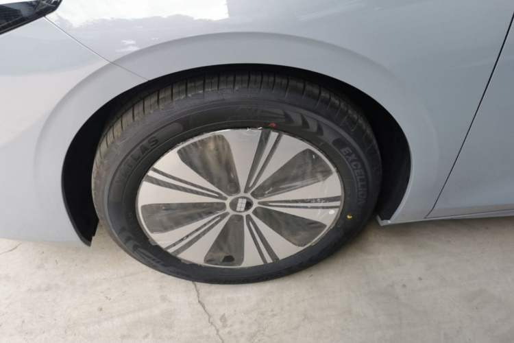 Used Geely Galaxy A7 2025 Model EM-i 150km Prestige Edition Left Front Wheel Hub