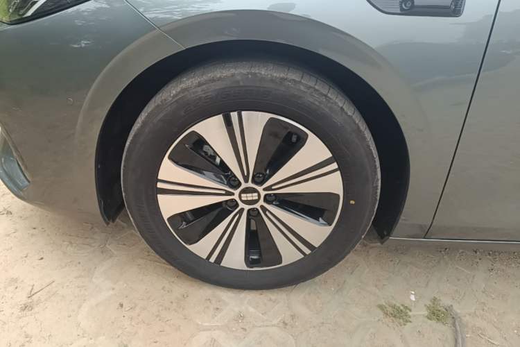 Used Geely Galaxy A7 2025 Model EM-i 150km Exploration+ Edition Left Front Wheel Hub