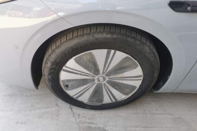 Used Geely Galaxy A7 2025 Model EM-i 150km Long-Distance Edition Left Front Wheel Hub