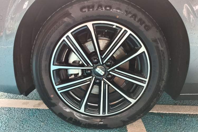 Used Geely Galaxy A7 2025 Model EM-i 70km Launch Edition Left Front Wheel Hub