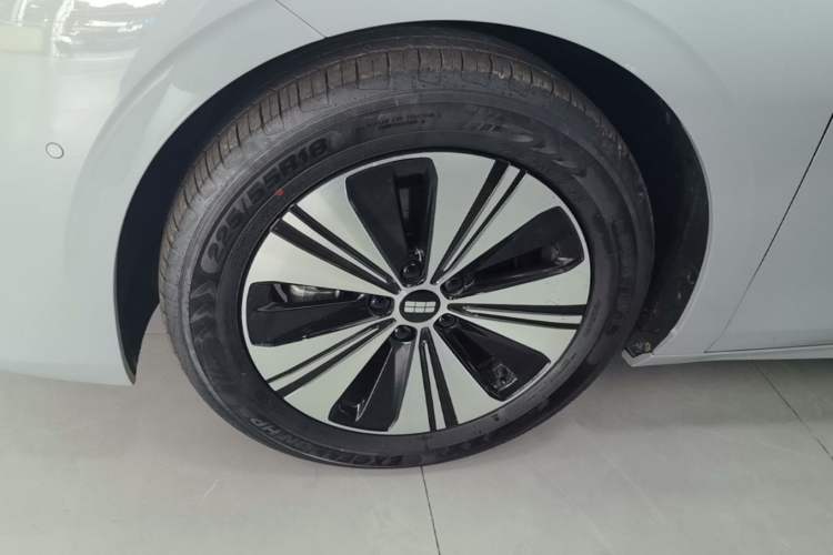 Used Geely Galaxy A7 2025 Model EM-i 150km Exploration+ Edition Left Front Wheel Hub