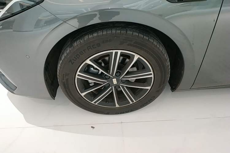 Used Geely Galaxy A7 2025 Model EM-i 70km Launch Edition Left Front Wheel Hub
