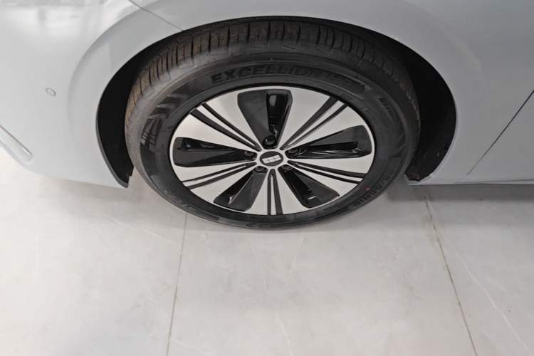 Used Geely Galaxy A7 2025 Model EM-i 150km Exploration+ Edition Left Front Wheel Hub