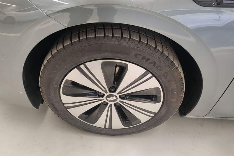 Used Geely Galaxy A7 2025 Model EM-i 150km Exploration+ Edition Left Front Wheel Hub