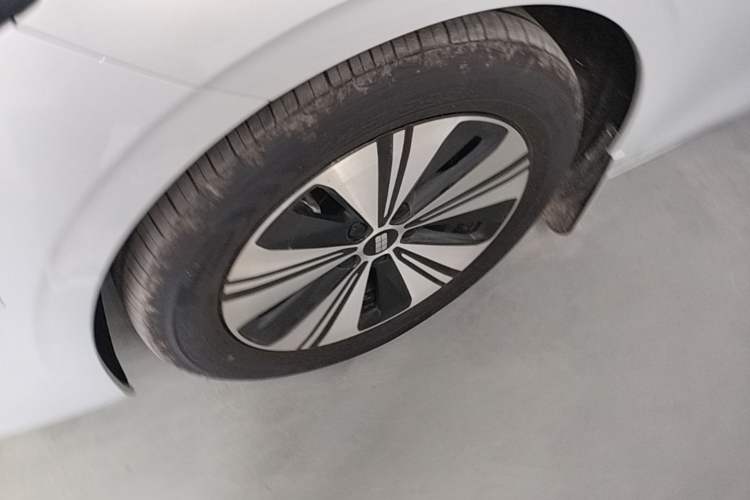 Used Geely Galaxy A7 2025 Model EM-i 150km Exploration+ Edition Left Front Wheel Hub